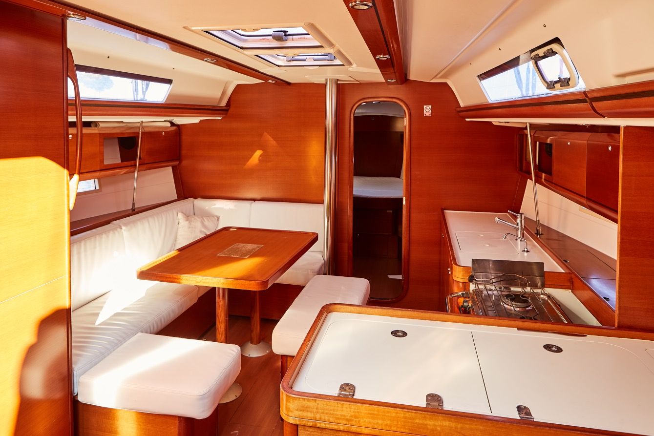 Dufuor40.5GL_interior_sailway_alquiler_barcos_charter_galici